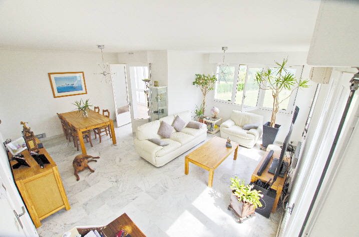 Lounge and dining area